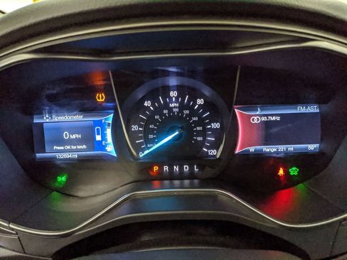 Used 2017 Ford Fusion SE w/ Equipment Group 601A image 12