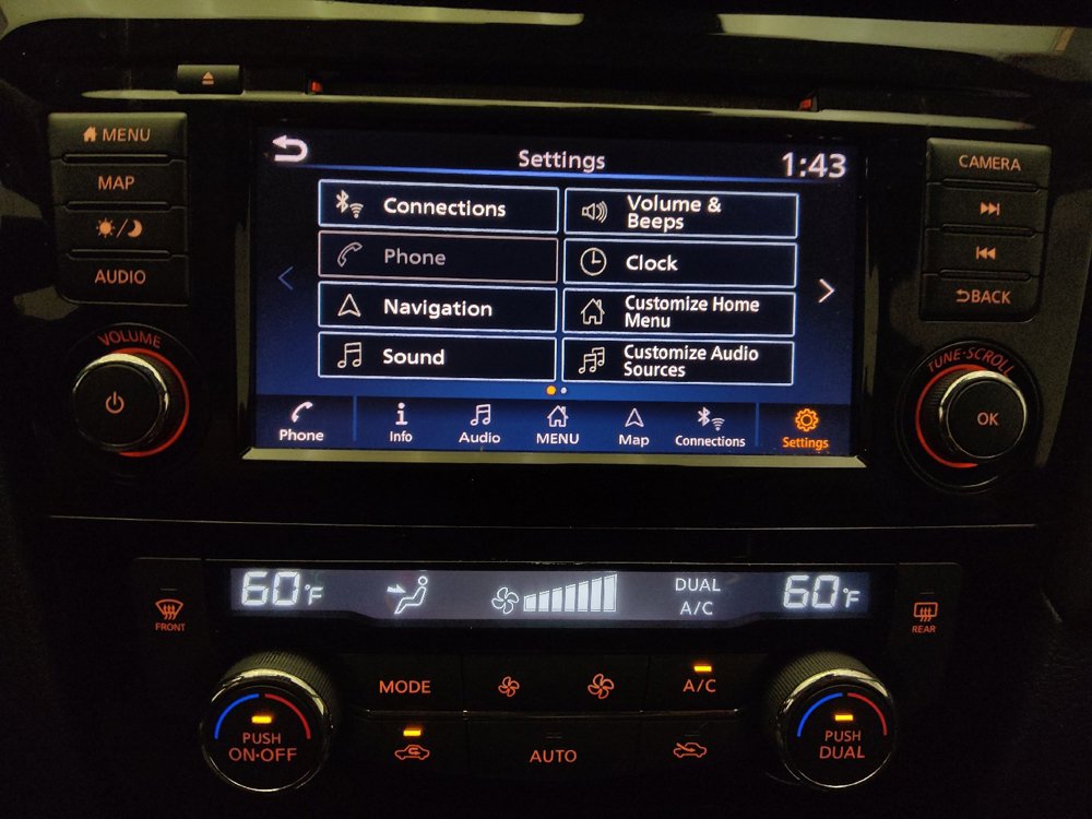 Used 2018 Nissan Rogue SL FWD image 25