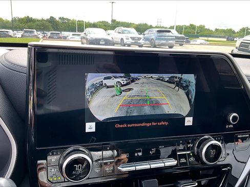 Used 2024 Toyota Highlander Limited image 25