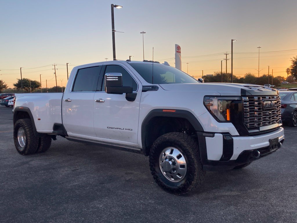 Used 2026 GMC Sierra 3500 Denali Ultimate AWD/4WD image 3