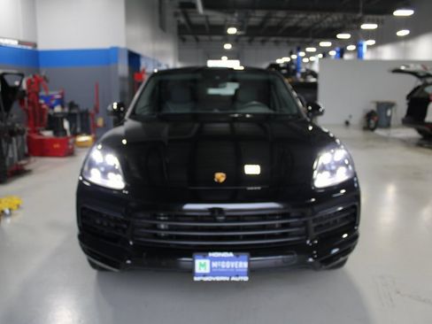 Used 2023 Porsche Cayenne S image 3