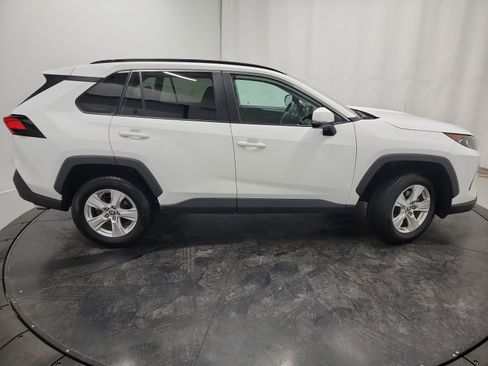 Used 2021 Toyota RAV4 LE image 11