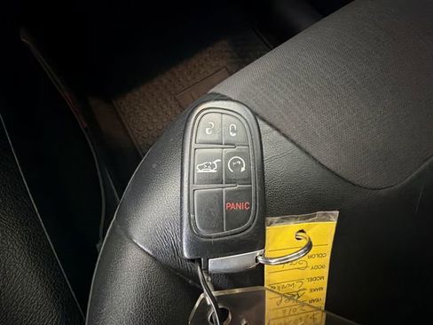 Used 2016 Jeep Cherokee Trailhawk w/ Comfort/Convenience Group AWD/4WD image 33