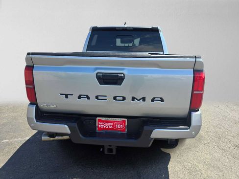 Used 2025 Toyota Tacoma SR5 AWD/4WD image 4
