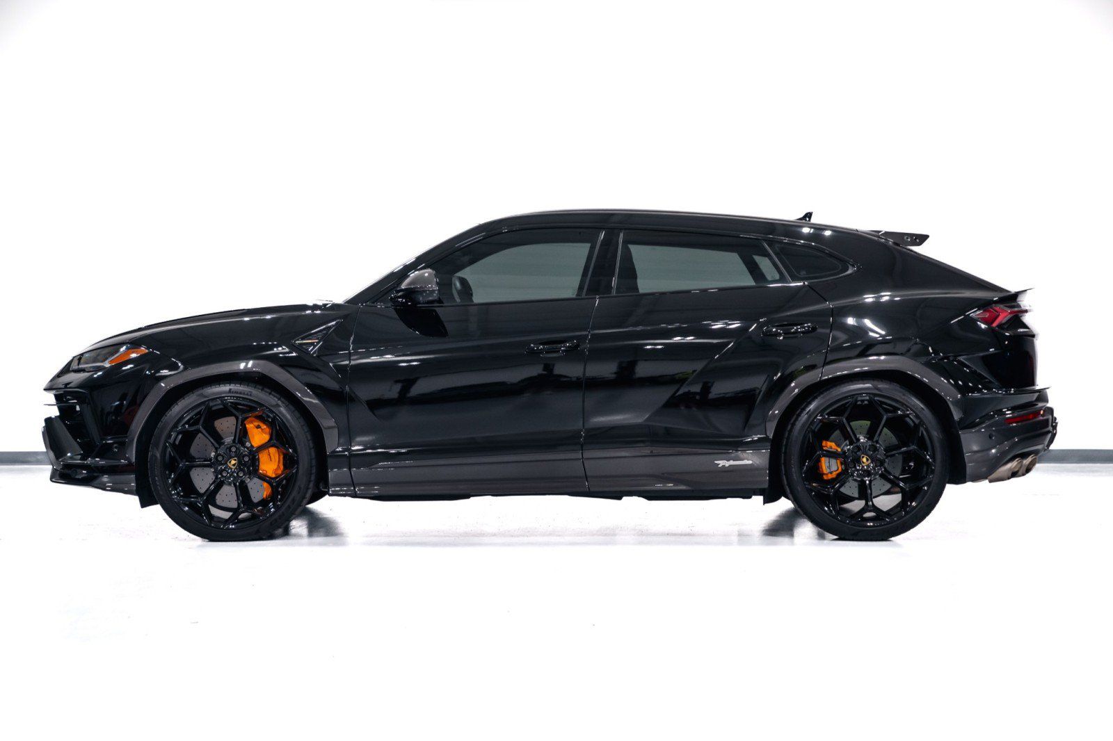 Used 2024 Lamborghini Urus Performante AWD/4WD image 9