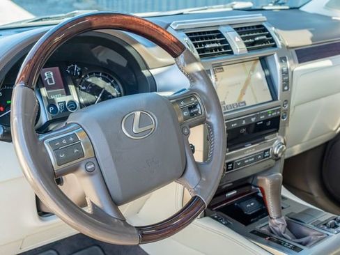 Used 2017 Lexus GX 460 Premium image 24