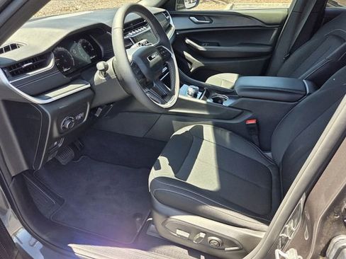 Used 2025 Jeep Grand Cherokee Laredo X w/ Trailer Tow Package image 10