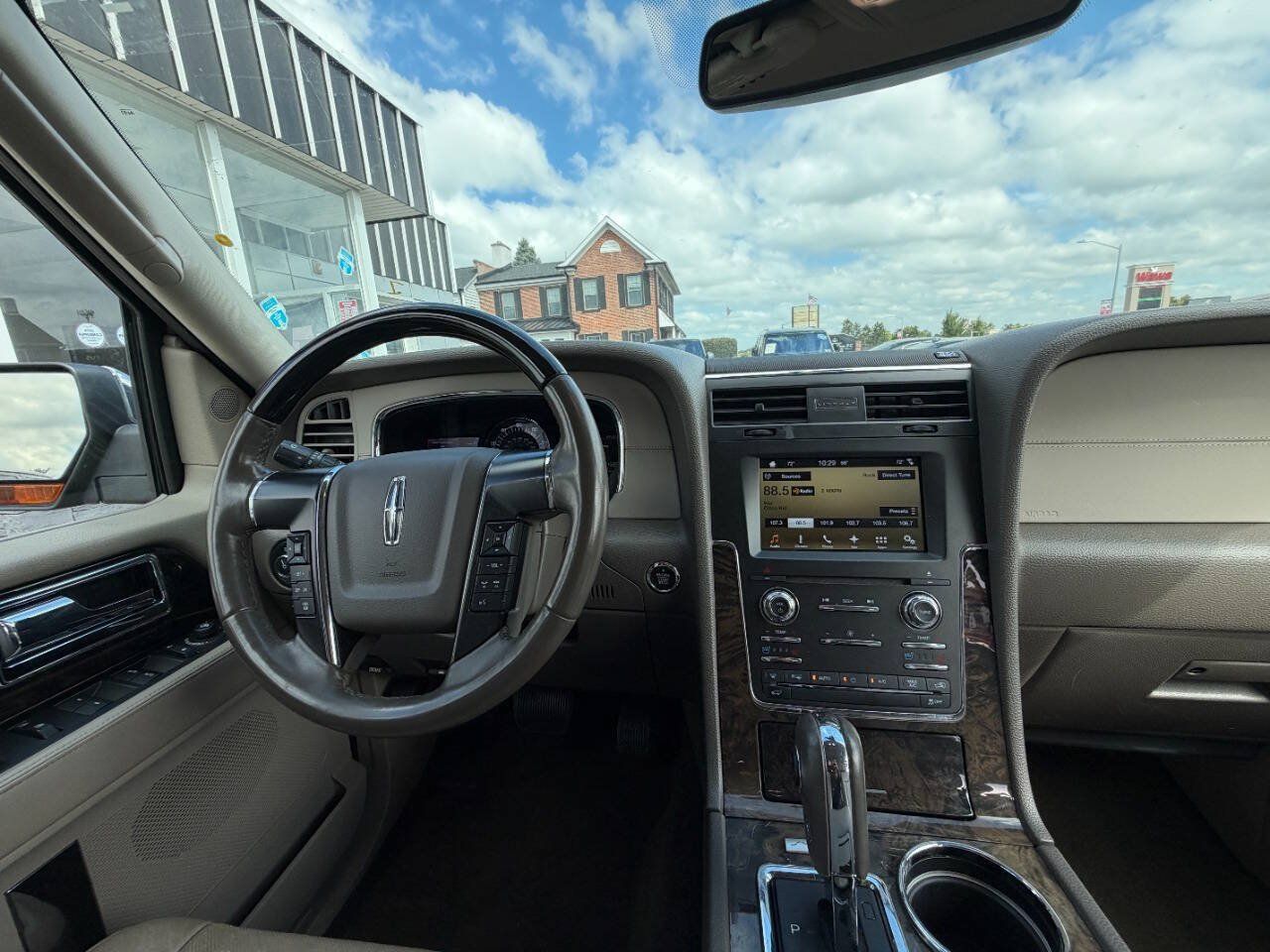 Used 2016 Lincoln Navigator Select RWD image 16