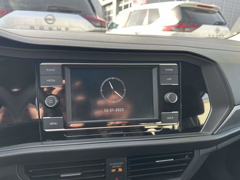 Used 2024 Volkswagen Jetta SE image 20