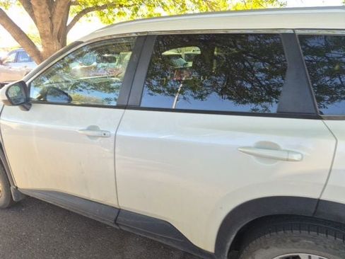 Used 2023 Nissan Rogue SV w/ SV Premium B Package image 24