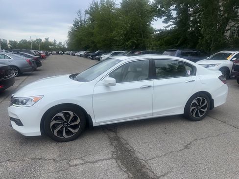 Used 2017 Honda Accord EX image 11