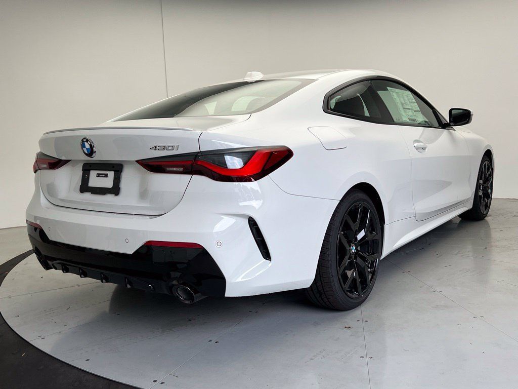 Used 2026 BMW 430i Coupe w/ M Sport Package RWD image 3