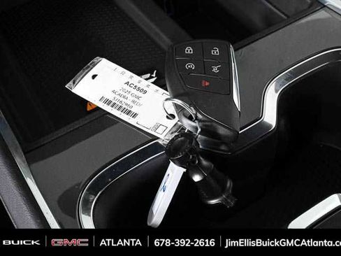 New 2025 GMC Acadia Elevation image 18