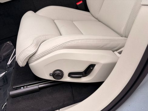 New 2026 Volvo XC90 T8 Ultra w/ Protection Package Premier image 13