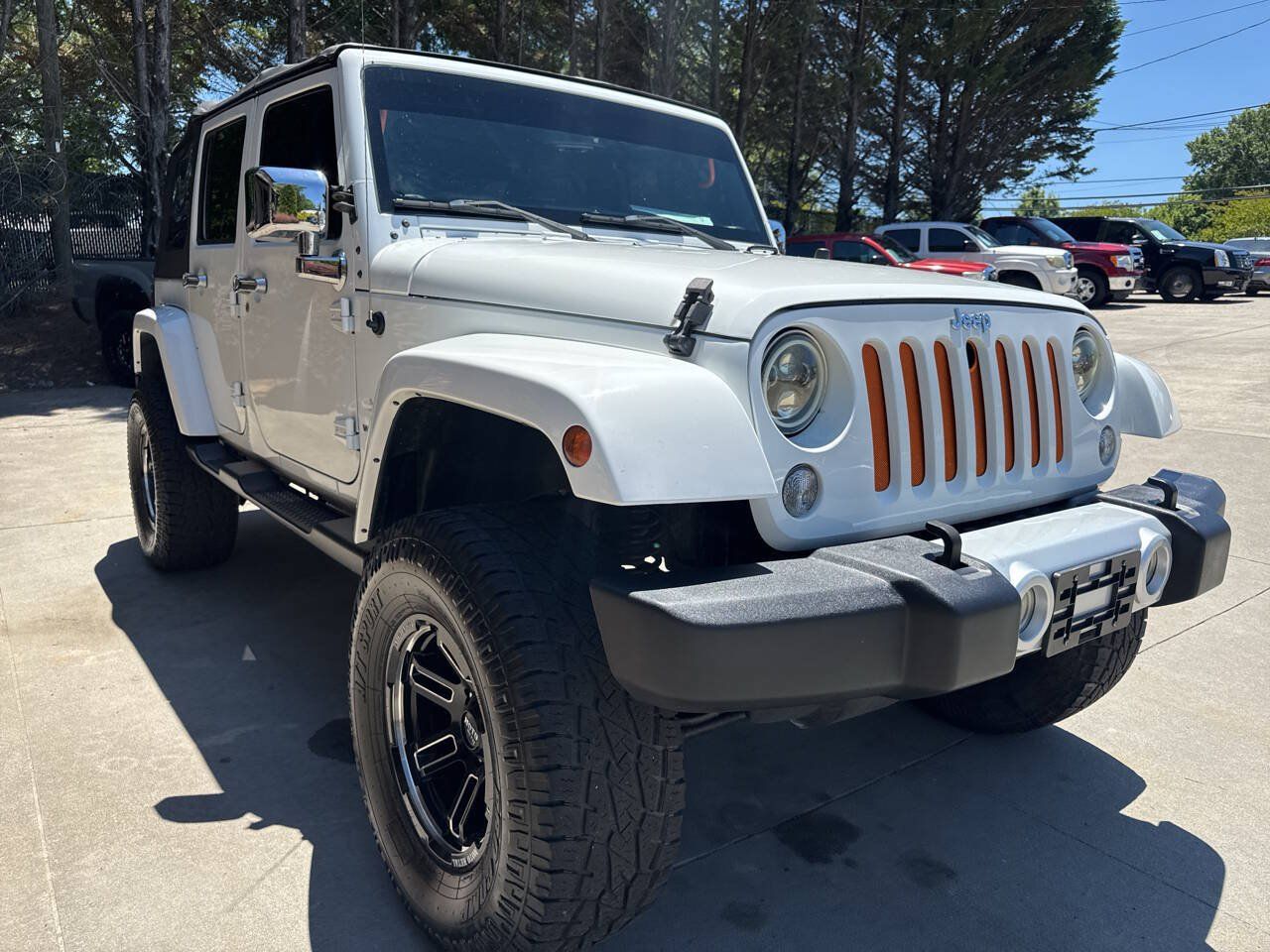 Used 2015 Jeep Wrangler Unlimited Sahara AWD/4WD image 8