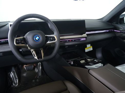 New 2026 BMW i5 eDrive40 w/ M Sport Package image 17