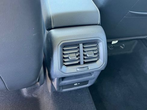 Used 2023 Volkswagen Taos SEL AWD/4WD image 18