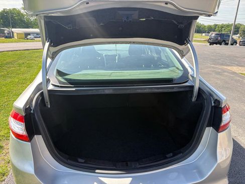 Used 2015 Ford Fusion SE w/ Equipment Group 201A FWD image 4