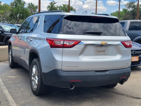 Used 2020 Chevrolet Traverse LT FWD image 7