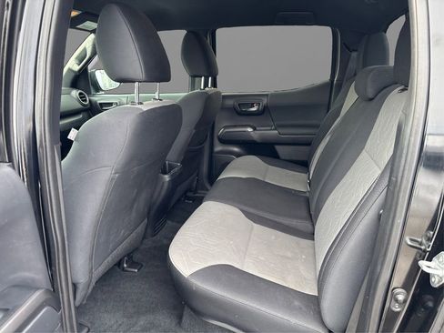 Used 2022 Toyota Tacoma TRD Off-Road image 10