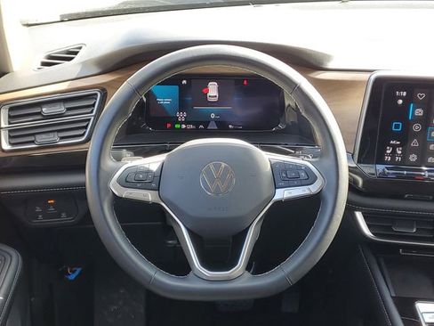 Used 2024 Volkswagen Atlas SE image 36