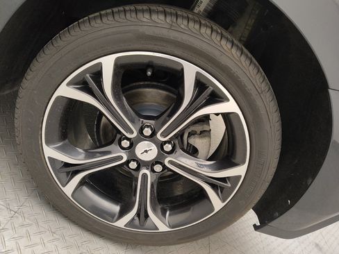 Used 2019 Chevrolet Cruze LT w/ Convenience Package FWD image 31