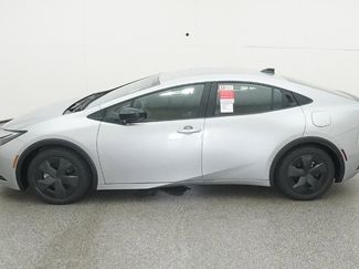 New 2026 Toyota Prius Plug-In Hybrid FWD video 3