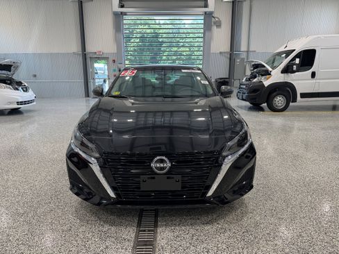 Used 2025 Nissan Altima 2.5 S FWD image 2