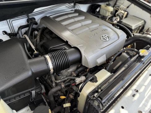 Used 2010 Toyota Tundra Limited image 36