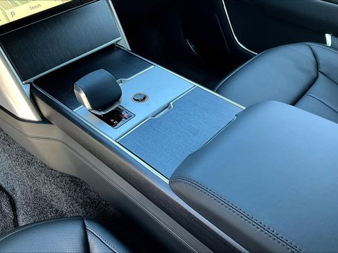 New 2025 Land Rover Range Rover SE image 9