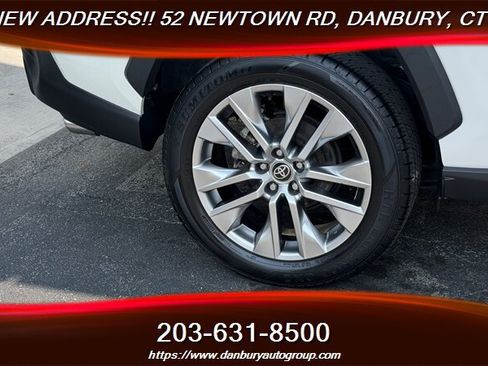 Used 2022 Toyota RAV4 XLE Premium FWD image 10