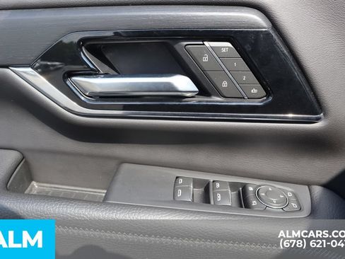 Used 2025 GMC Yukon Denali RWD image 16