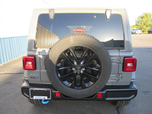 Used 2022 Jeep Wrangler Unlimited Sahara w/ Cold Weather Group image 4