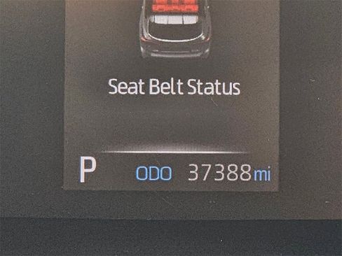 Used 2022 Toyota Highlander LE image 24