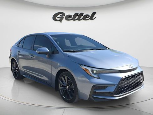 Used 2025 Toyota Corolla SE FWD image 3