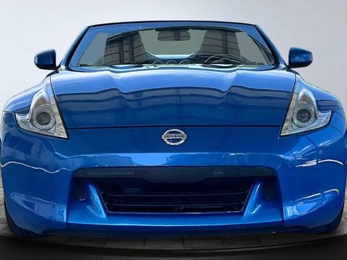 Used 2010 Nissan 370Z Roadster RWD image 2