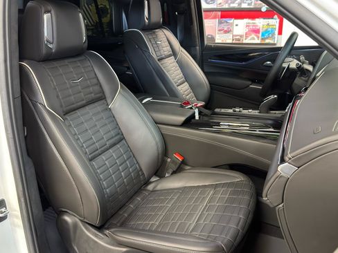 Used 2023 Cadillac Escalade V w/ LPO, ONYX Package AWD/4WD image 22