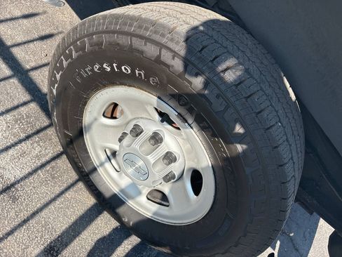 Used 2018 Chevrolet Express 2500 w/ Driver Convenience Package RWD image 8