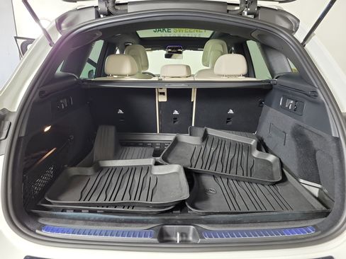 Used 2025 Mercedes-Benz GLC 300 4MATIC image 25
