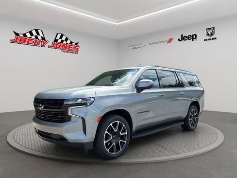 Used 2023 Chevrolet Suburban RST w/ Luxury Package AWD/4WD image 2