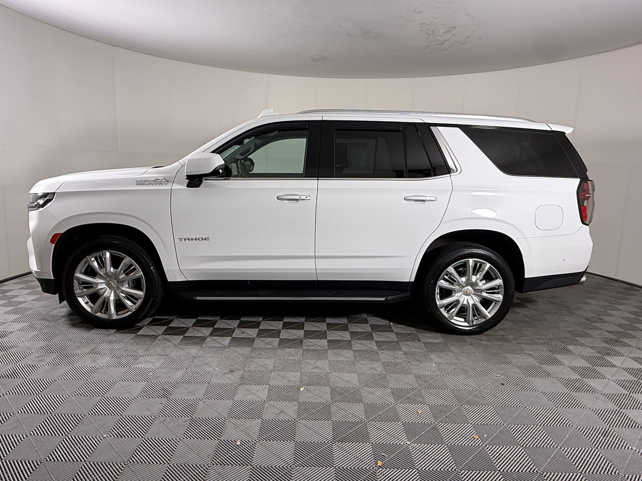 Used 2023 Chevrolet Tahoe High Country w/ Advanced Technology Package AWD/4WD image 2