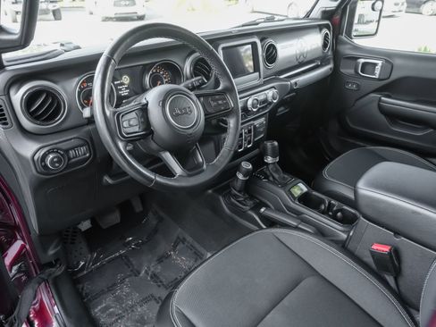 Used 2021 Jeep Gladiator Sport AWD/4WD image 6