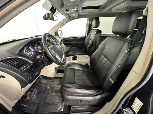 Used 2012 Chrysler Town & Country Touring-L w/ Premium Group FWD image 21