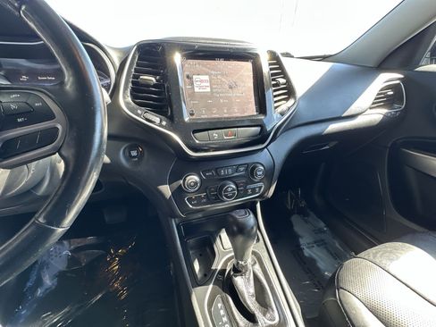 Used 2019 Jeep Cherokee Limited image 24