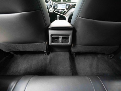Used 2018 Toyota Camry XLE FWD image 22