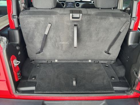 Used 2021 Jeep Wrangler Sport S image 31