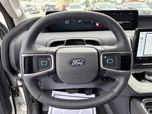 Used 2025 Ford Expedition Active AWD/4WD image 26