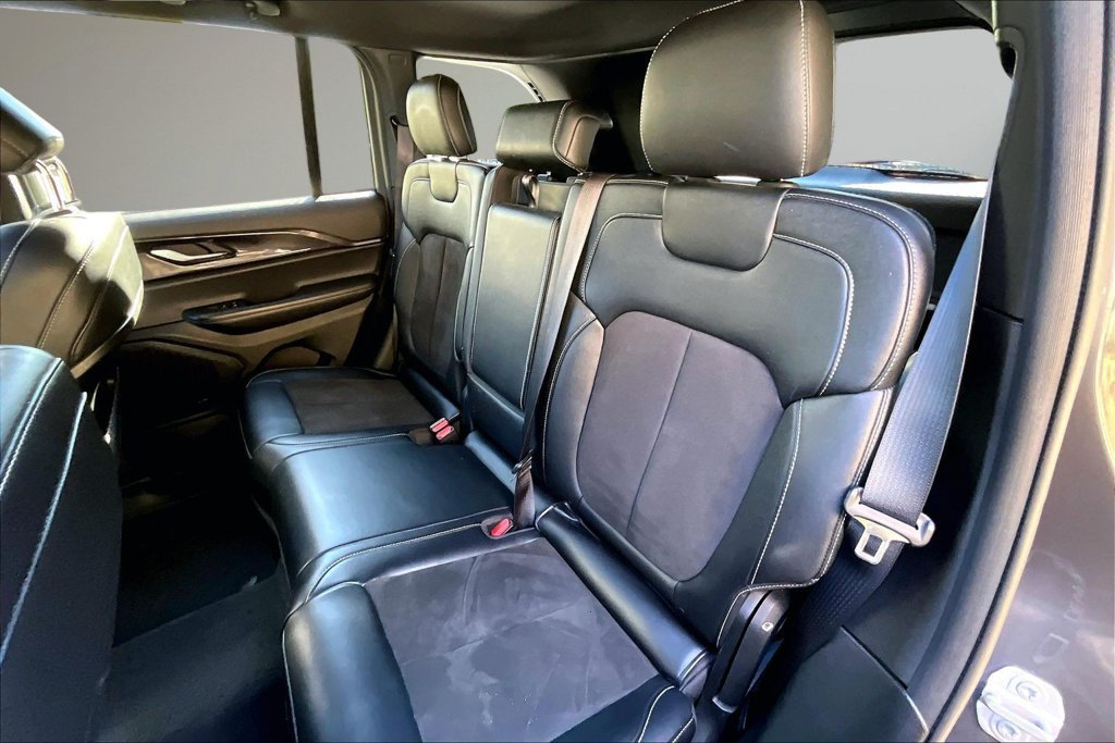 Used 2023 Jeep Grand Cherokee Altitude AWD/4WD image 22