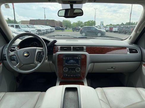 Used 2011 Chevrolet Suburban LTZ AWD/4WD image 35
