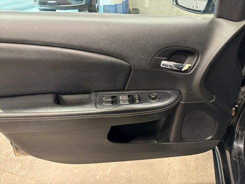 Used 2012 Chrysler 200 Limited FWD image 13